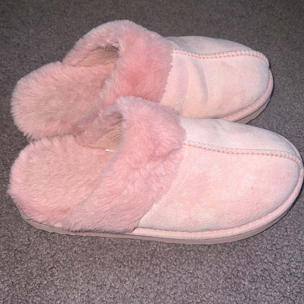 Wonder nation fuzzy cute slippers